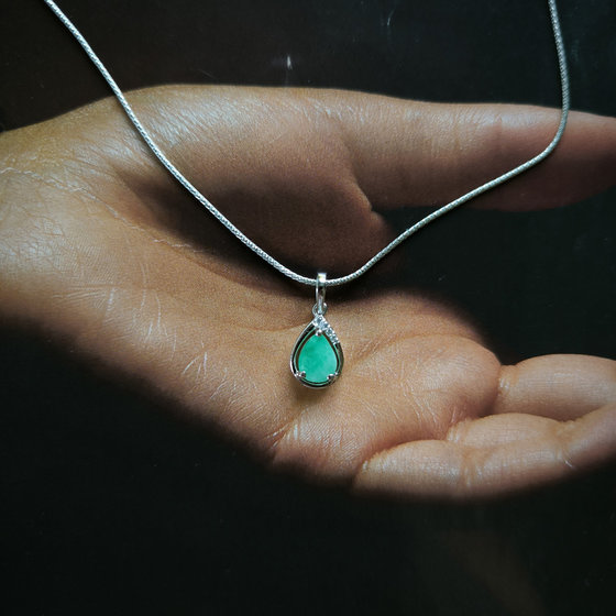Серебряная подвеска с изумрудом 1.111ct