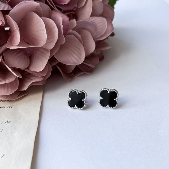 Срібні сережки з оніксом