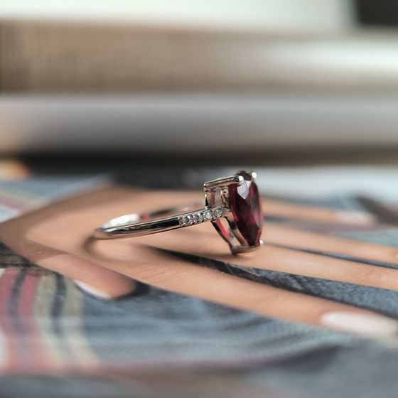 Срібна каблучка з гранатом nano 3,542 карата