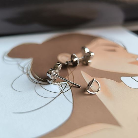 Silver earrings with mother-of-pearl