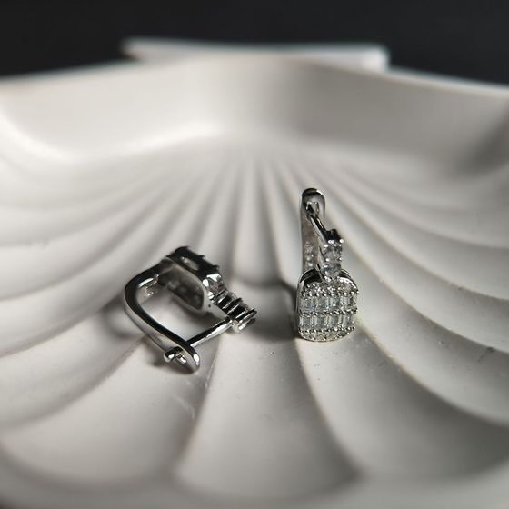 Срібні сережки з фіанітами