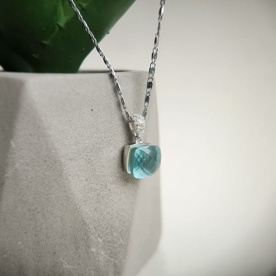 Silver pendant with phianites