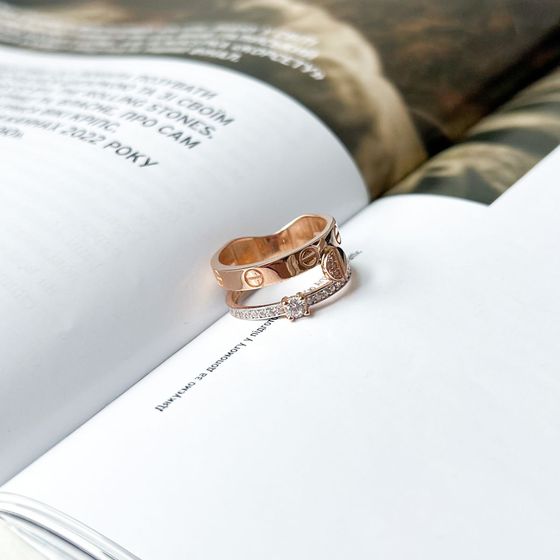 Золота каблучка з фіанітами 0.55ct