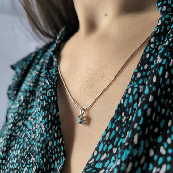 Срібна підвіска з містичним топазом 0,5 карата