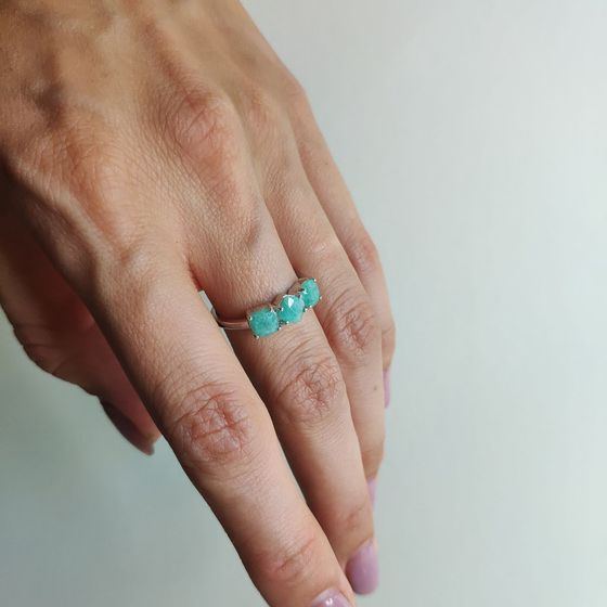 Silver ring with emerald 1.306ct
