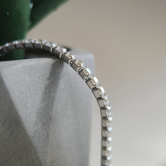 Silver bracelet with cubic zirconia