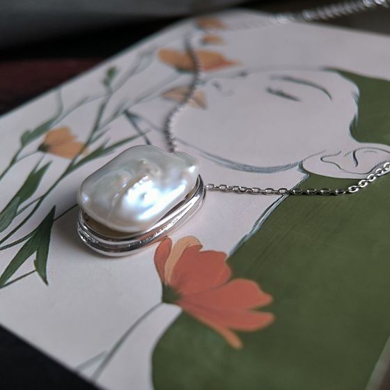 Silver necklace with baroque pearls