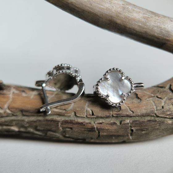 Silver earrings with mother-of-pearl