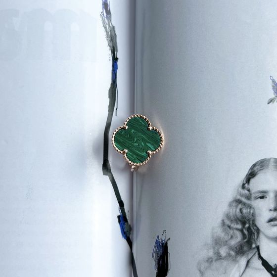 Золотое кольцо с малахитом