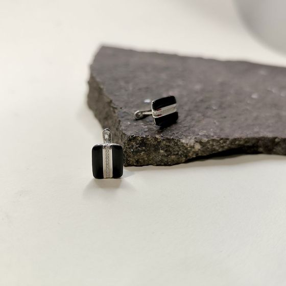 Серебряные серьги с ониксом