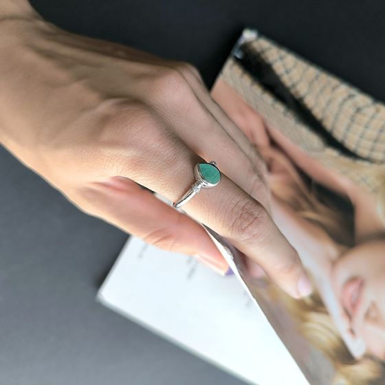 Срібна каблучка зі смарагдом 1.107ct, фіанітами