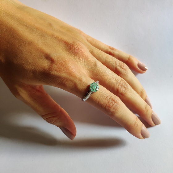 Серебряное кольцо с изумрудом 0.973ct