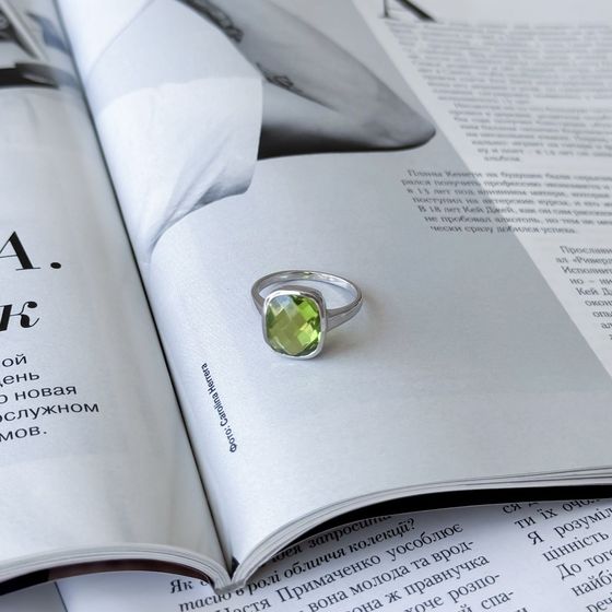 Серебряное кольцо с хризолітом 6.11ct