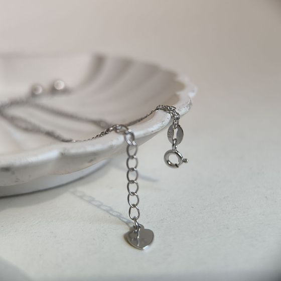 Silver necklace without stones