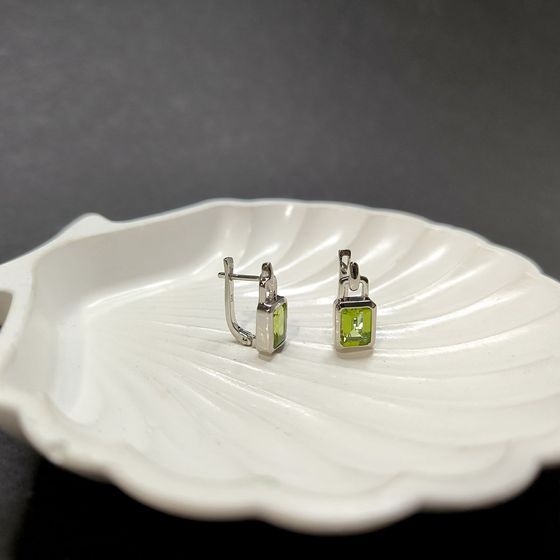 Серебряные серьги с хризолітом 3.267ct