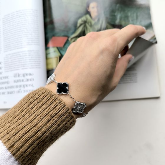 Silver bracelet with onyx