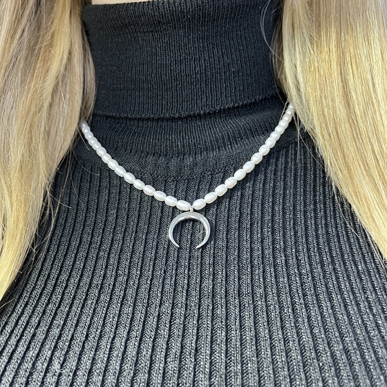 Silver necklace with baroque pearls