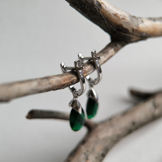 Срібні сережки зі смарагдом nano 8,965 карата