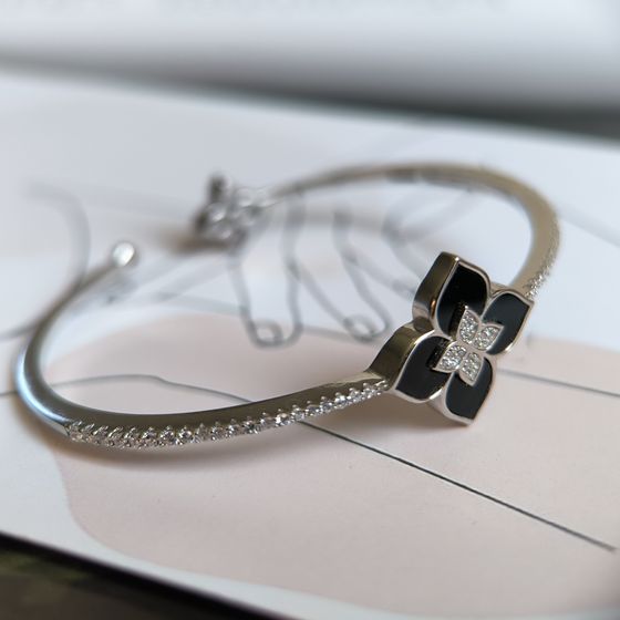 Silver bracelet with onyx, fianites