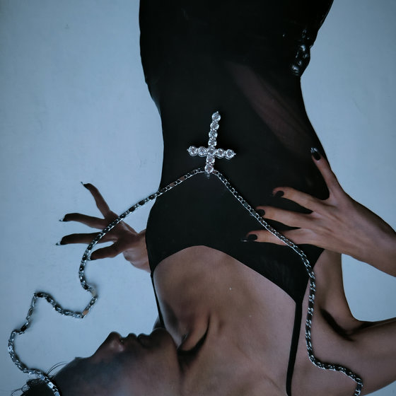 Срібна підвіска з фіанітами