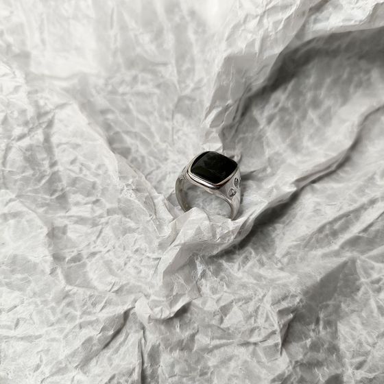 Срібна каблучка з оніксом