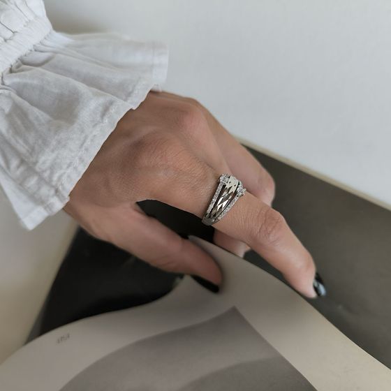 Срібна каблучка з фіанітами