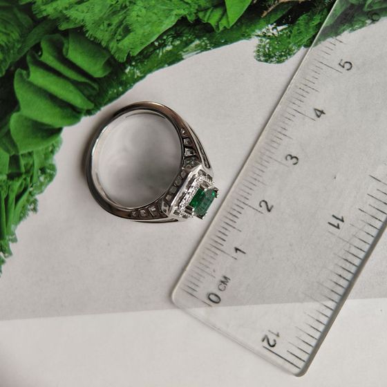 Срібна каблучка зі смарагдом nano 1,067 карата