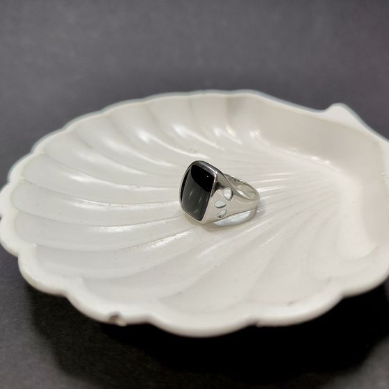 Срібна каблучка з оніксом