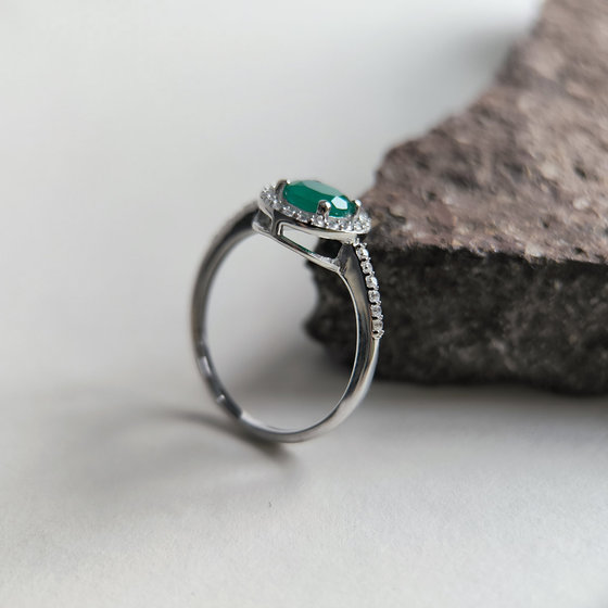 Silver ring with agate 1.099ct, cubic zirconia