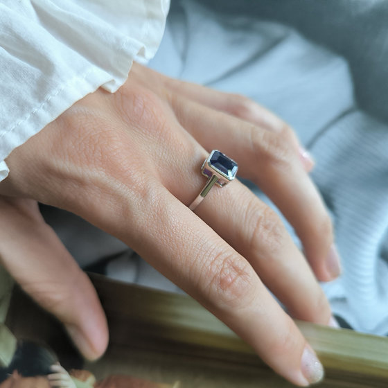 Silver ring with a 2.11-carat sapphire