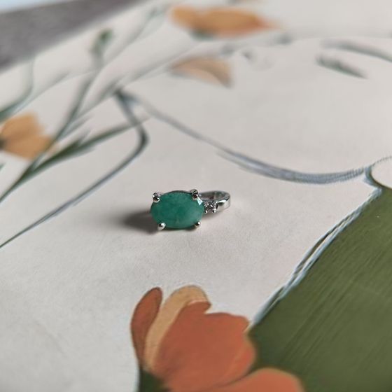 Silver pendant with emerald, fianites