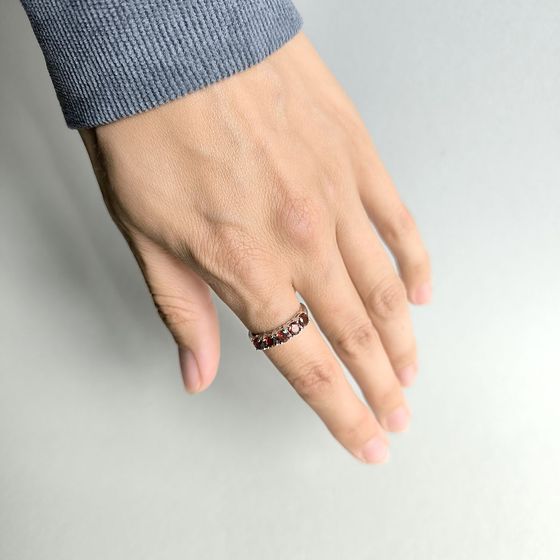 Silver ring with a 1.6-carat garnet