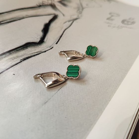Срібні сережки з малахітом