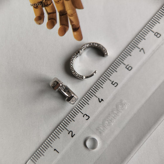 Silver earrings with 0.44ct phianites