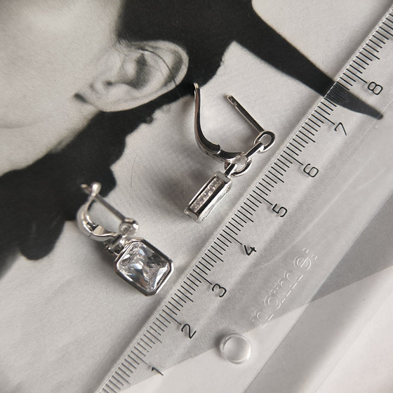 Срібні сережки з фіанітами