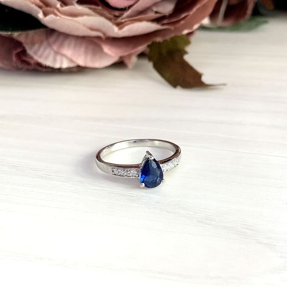 Silver ring with a 1.703-carat sapphire