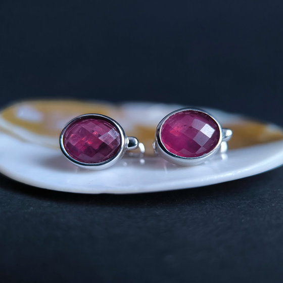 Silver earrings with 7ct ruby