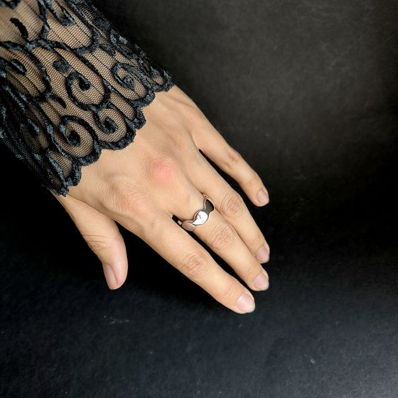 Срібна каблучка без каменів