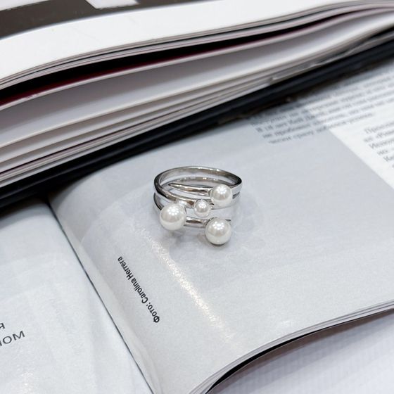 Silver ring with pearls