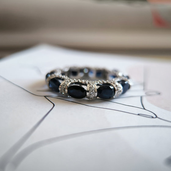 Срібне кільце з сапфіром 7.976ct, фіанітами