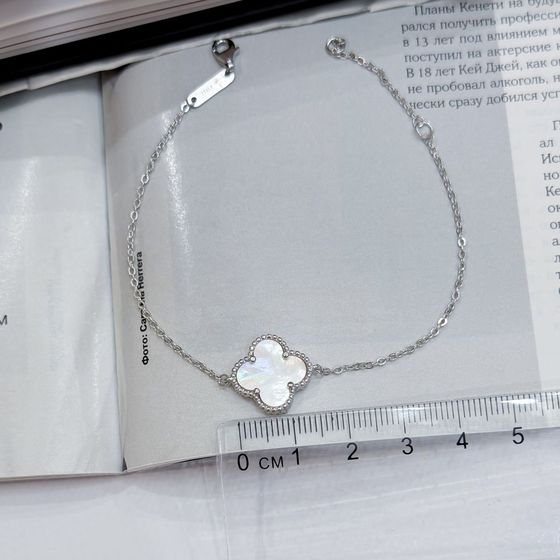 Silver bracelet with mother-of-pearl