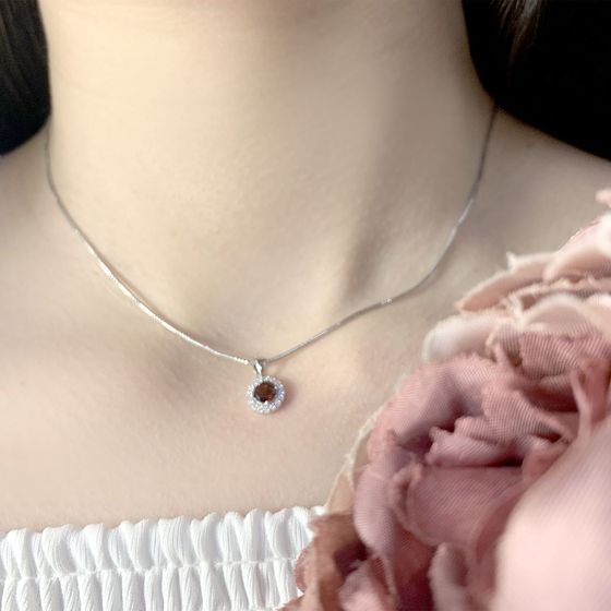 Silver pendant with a 0.855-carat garnet