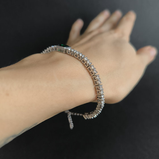 Silver bracelet with emerald nano 9.533ct