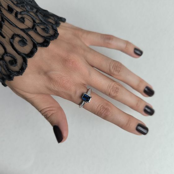 Серебряное кольцо с сапфиром nano 1.145ct, фианитами