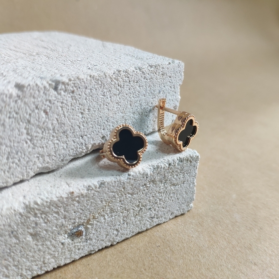 Золотые серьги с ониксом