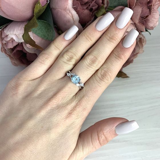 Silver ring with a 1.993-carat topaz