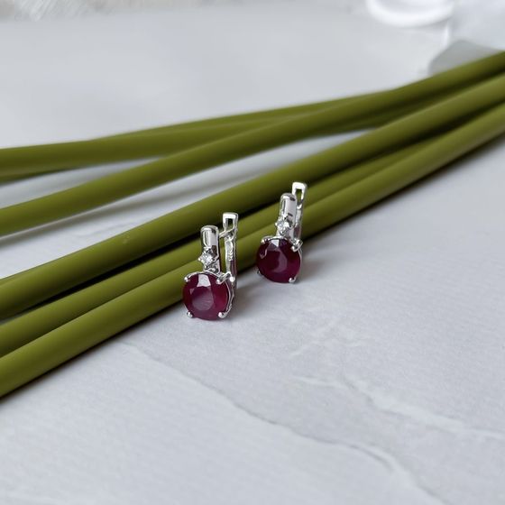 Срібні сережки з рубіном 5.723ct, фіанітами