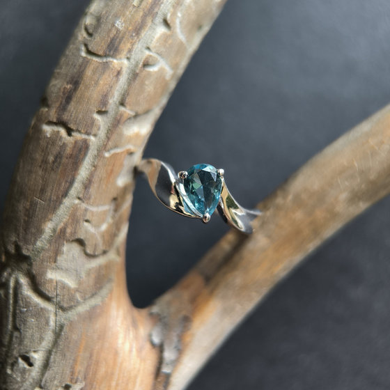 Серебряное кольцо с топазом Лондон Блю 0.513ct