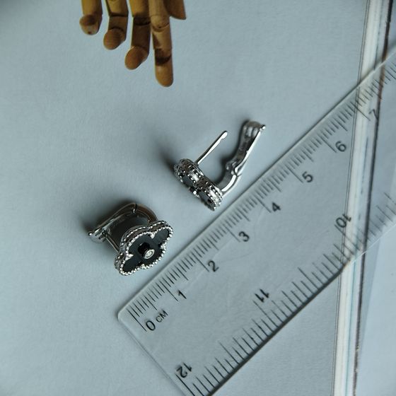 Срібні сережки з оніксом, фіанітами