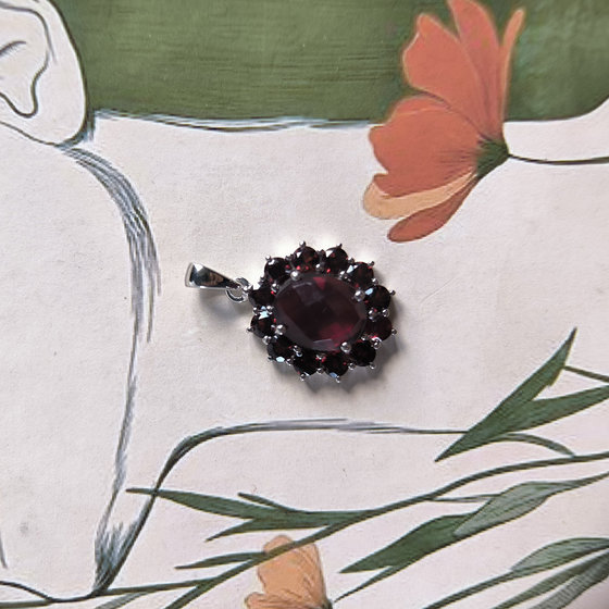 Серебряная подвеска с гранатом nano 4.007ct